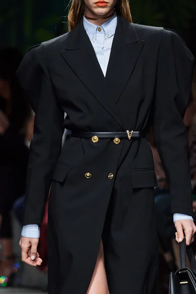 Look 10